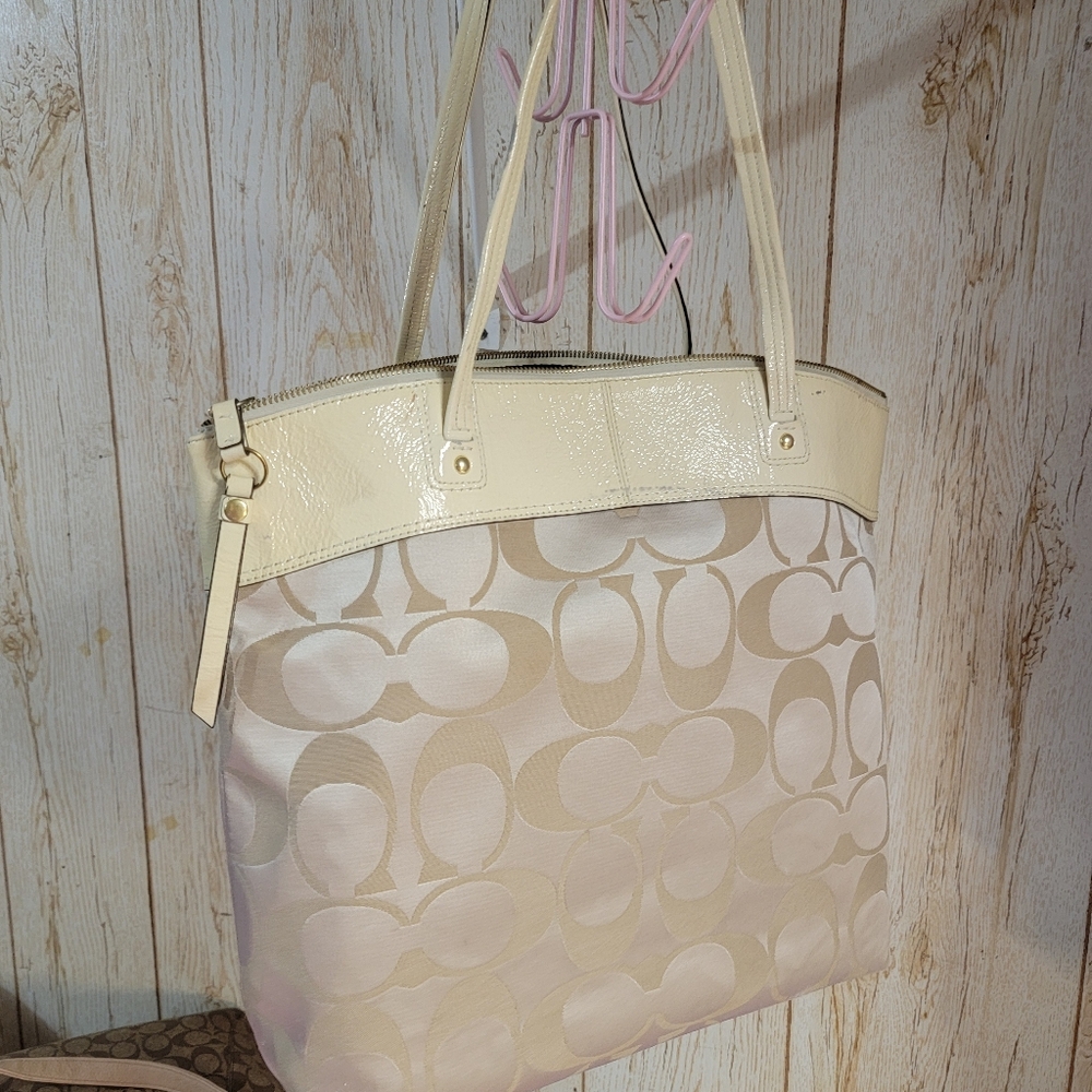 Coach shoulder bag 13x12x4 - Picture 9 of 16